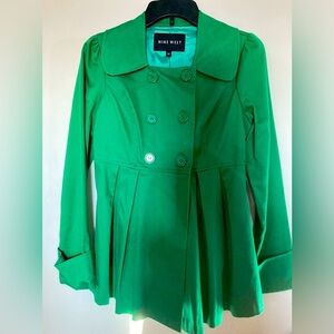 Fun, green light weight jacket/blazer
